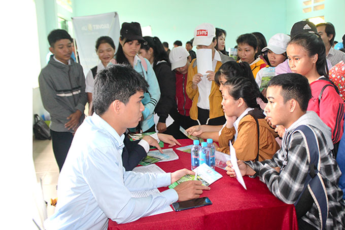 NGÀY HỘI VIỆC LÀM CHO LAO ĐỘNG Ở KHÁNH VĨNH