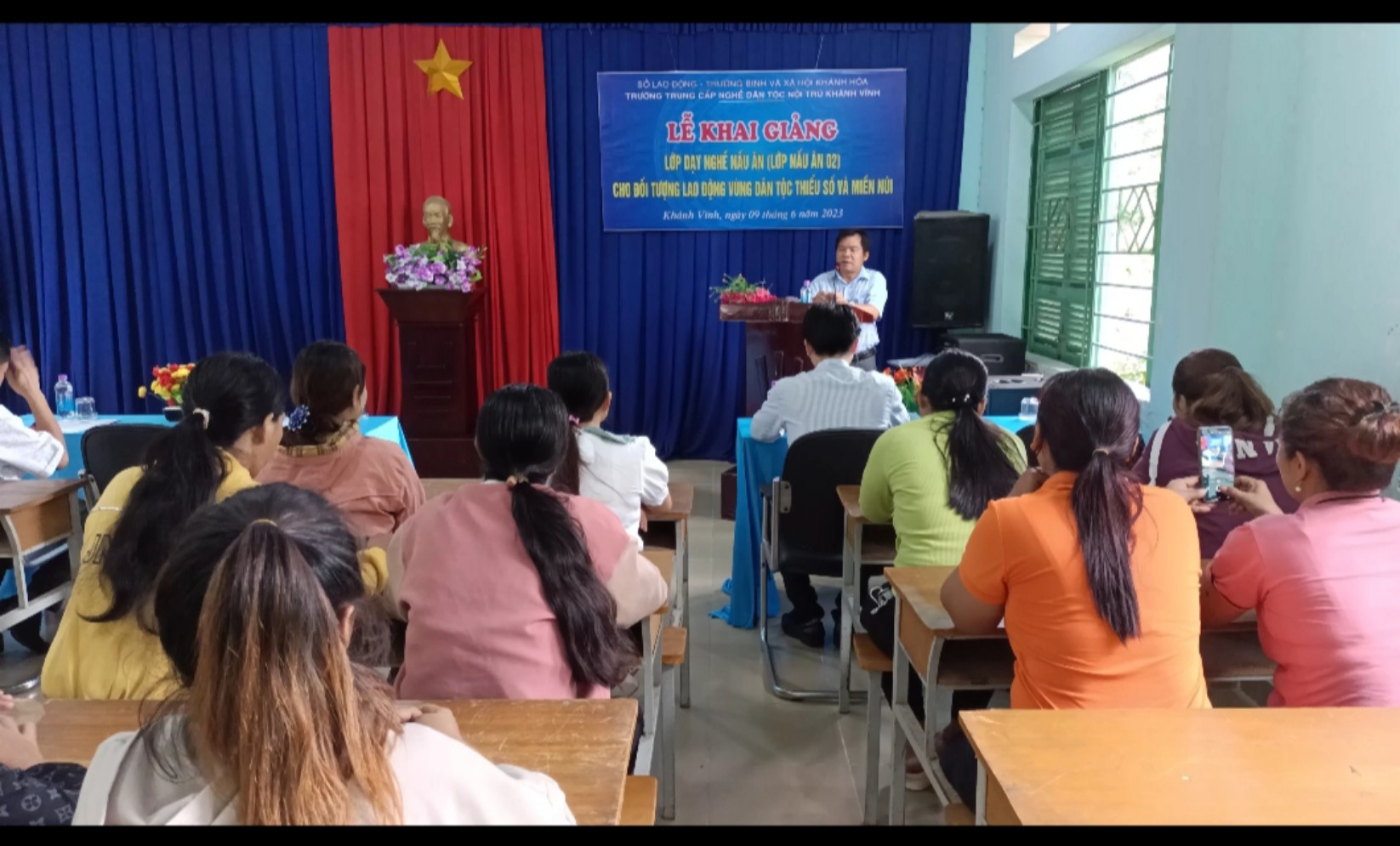 LỄ KHAI GIẢNG LỚP DẠY NGHỀ NẤU ĂN (LỚP NẤU ĂN 02) CHO ĐỐI TƯỢNG NGƯỜI LAO ĐỘNG VÙNG DÂN TỘC THIỂU SỐ VÀ MIỀN NÚI HUYỆN KHÁNH VĨNH