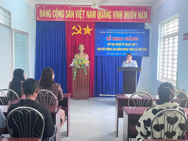 LỄ KHAI GIẢNG LỚP KỸ THUẬT THÚ Y CHO ĐỐI TƯỢNG NGƯỜI LAO ĐỘNG NÔNG THÔN XÃ SƠN THÁI NĂM 2025