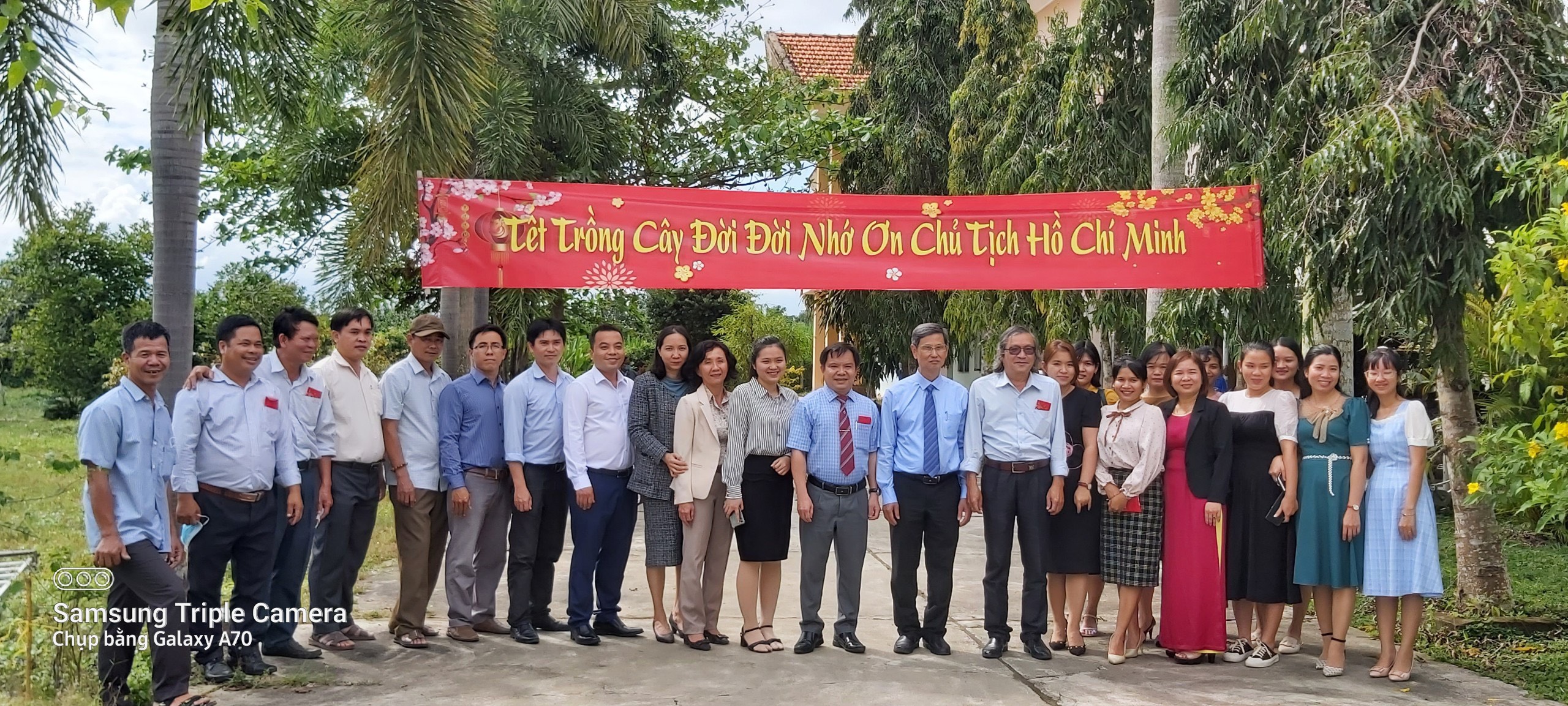 PHÁT ĐỘNG “TẾT TRỒNG CÂY ĐỜI ĐỜI NHỚ ƠN CHỦ TỊCH HỒ CHÍ MINH”