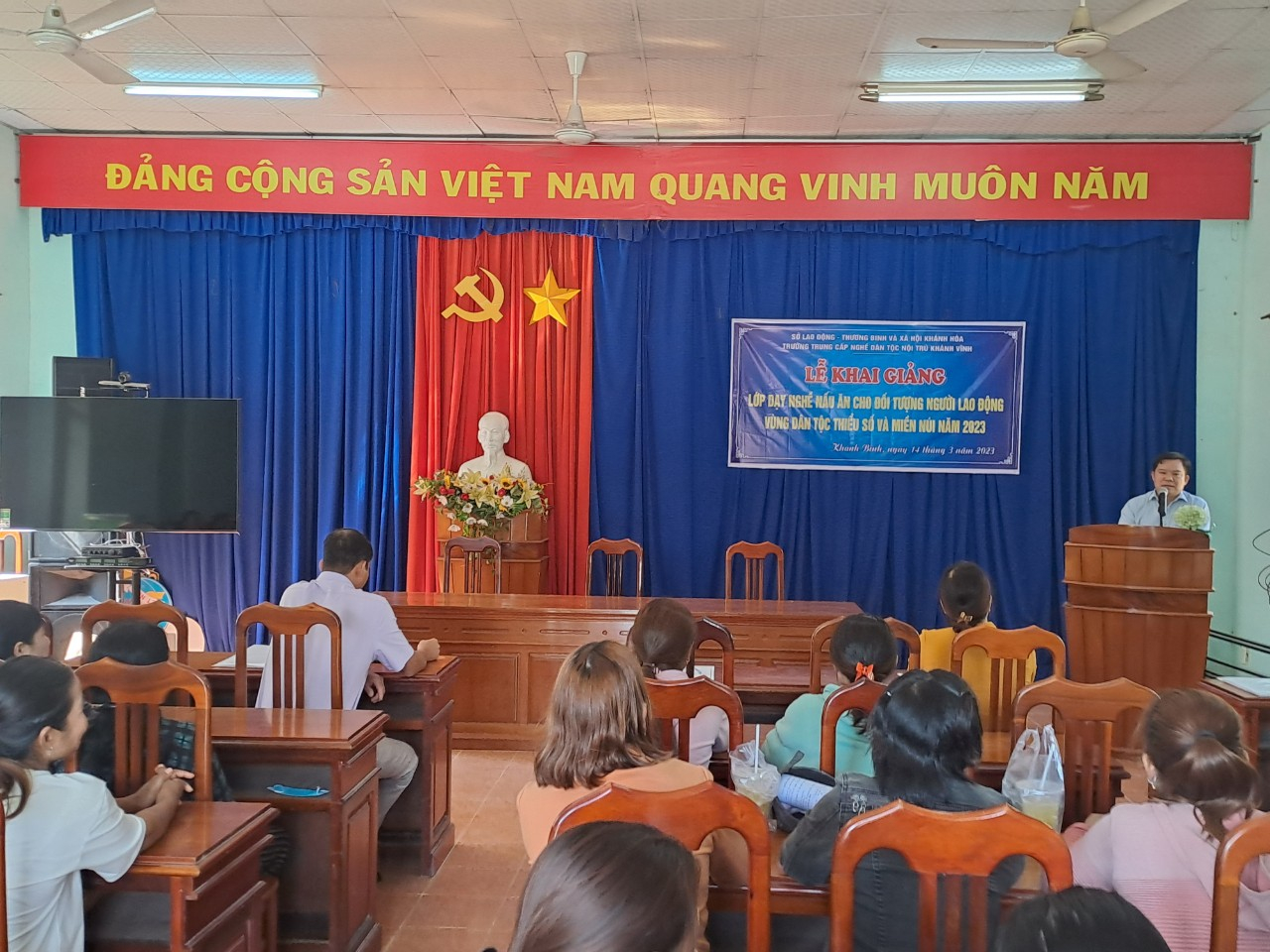 LỄ KHAI GIẢNG LỚP DẠY NGHỀ NẤU ĂN (NGHIỆP VỤ BẾP) CHO NGƯỜI LAO ĐỘNG CỦA XÃ KHÁNH BÌNH