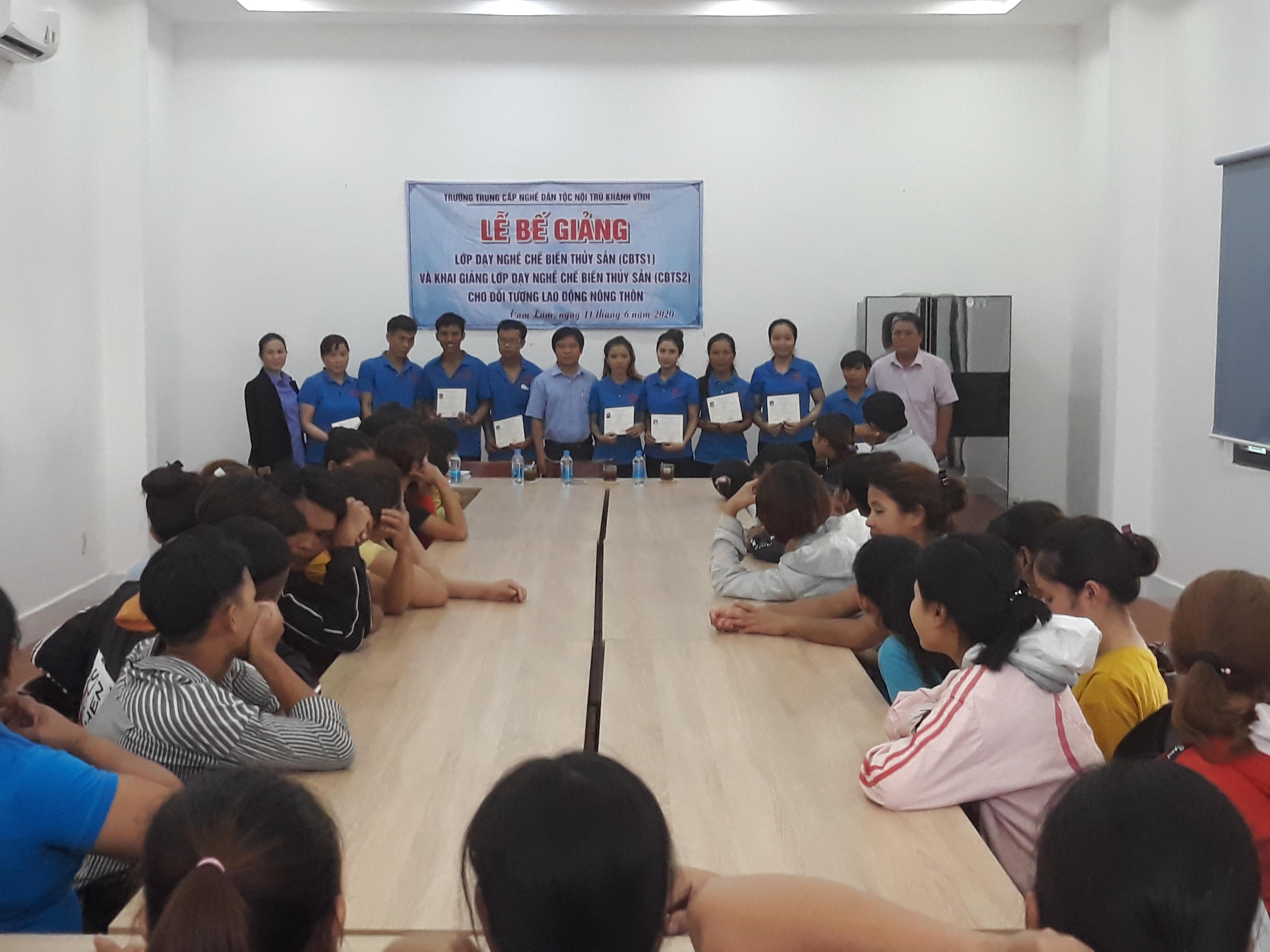 LỄ BẾ GIẢNG LỚP DẠY NGHỀ CHẾ BIẾN THỦY SẢN (CBTS1), VÀ KHAI GIẢNG LỚP DẠY NGHỀ CHẾ BIẾN THỦY SẢN (CBTS2) CHO ĐỐI TƯỢNG LAO ĐỘNG NÔNG THÔN