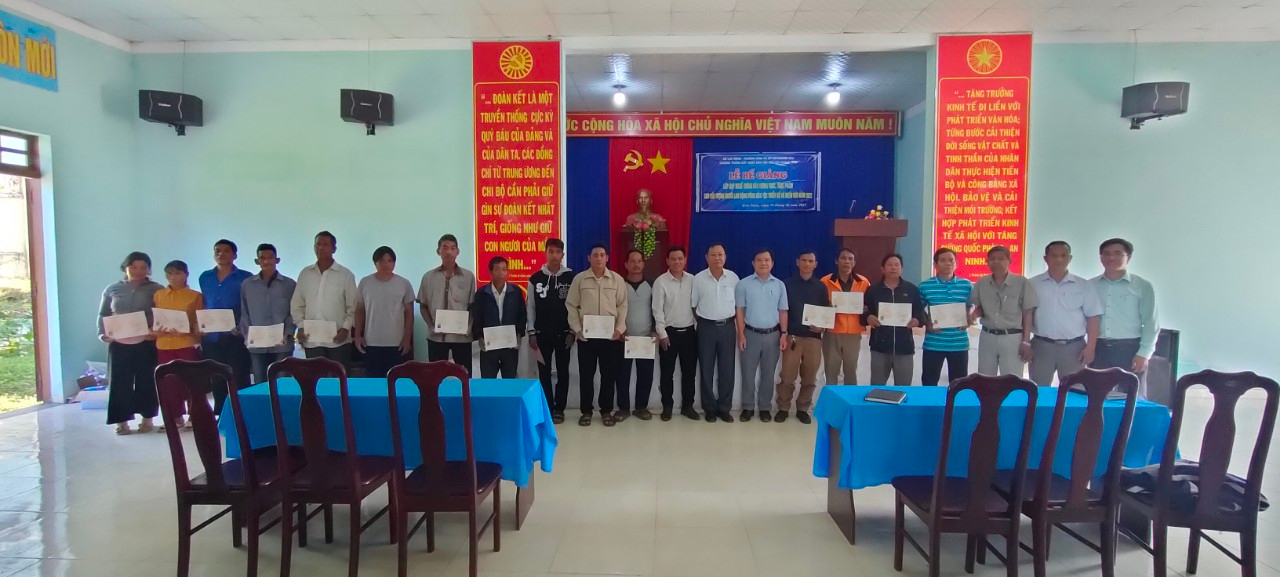 LỄ BẾ GIẢNG LỚP DẠY NGHỀ TRỒNG CÂY LƯƠNG THỰC, THỰC PHẨM.