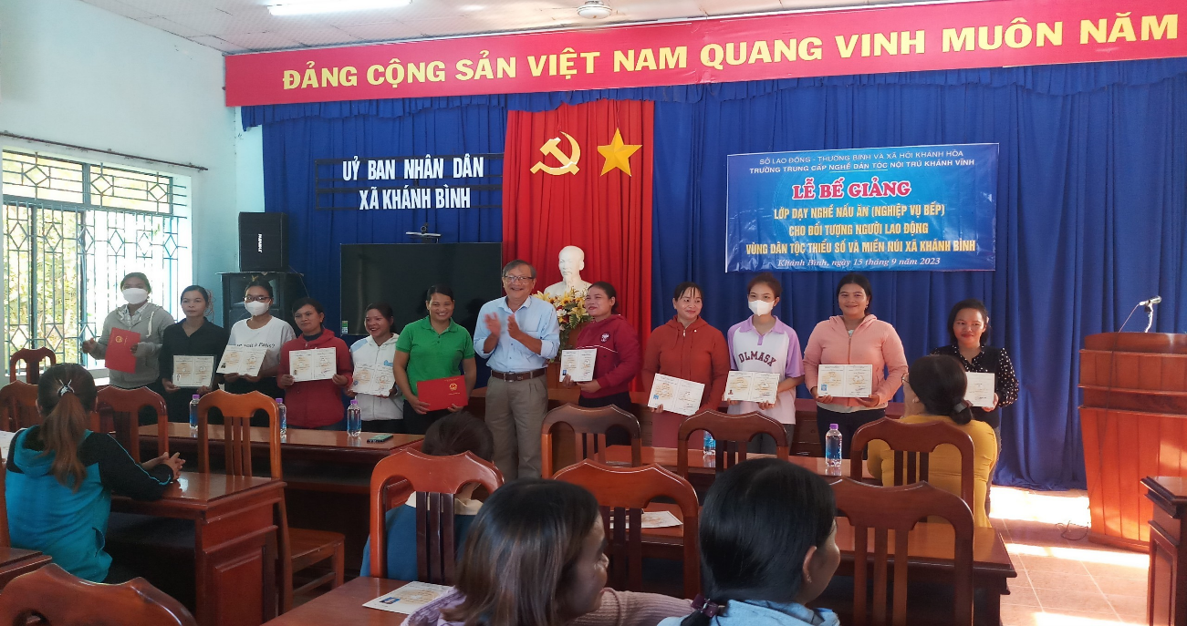 LỄ BẾ GIẢNG LỚP DẠY NGHỀ NẤU ĂN (NGHIỆP VỤ BẾP) XÃ KHÁNH BÌNH