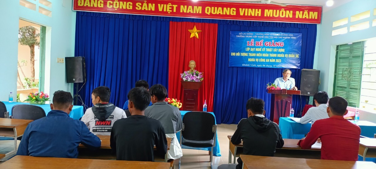 LỄ BẾ GIẢNG LỚP DẠY NGHỀ KỸ THUẬT XÂY DỰNG CHO THANH NIÊN HOÀN THÀNH NGHĨA VỤ QUÂN SỰ, NGHĨA VỤ CÔNG AN 