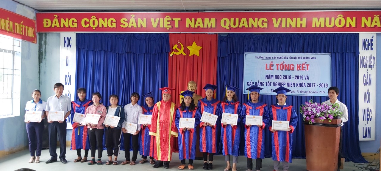LỄ TỔNG KẾT NĂM HỌC 2018 - 2019 VÀ CẤP BẰNG TỐT NGHIỆP NIÊN KHÓA 2017 - 2019