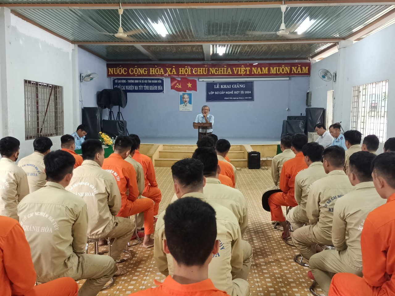 LỄ KHAI GIẢNG LỚP DẠY NGHỀ XÂY DỰNG NỀ CHO HỌC VIÊN ĐANG CAI NGHIỆN TẠI CƠ SỞ CAI NGHIỆN MA TÚY TỈNH KHÁNH HOÀ