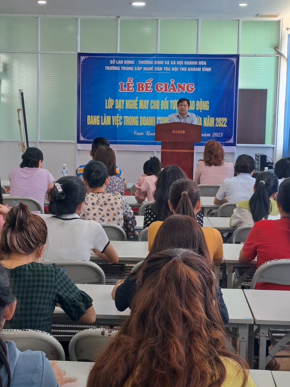 LỄ  BẾ GIẢNG LỚP DẠY NGHỀ MAY CHO ĐỐI TƯỢNG LAO ĐỘNG ĐANG LÀM VIỆC TRONG DOANH NGHIỆP NHỎ VÀ VỪA