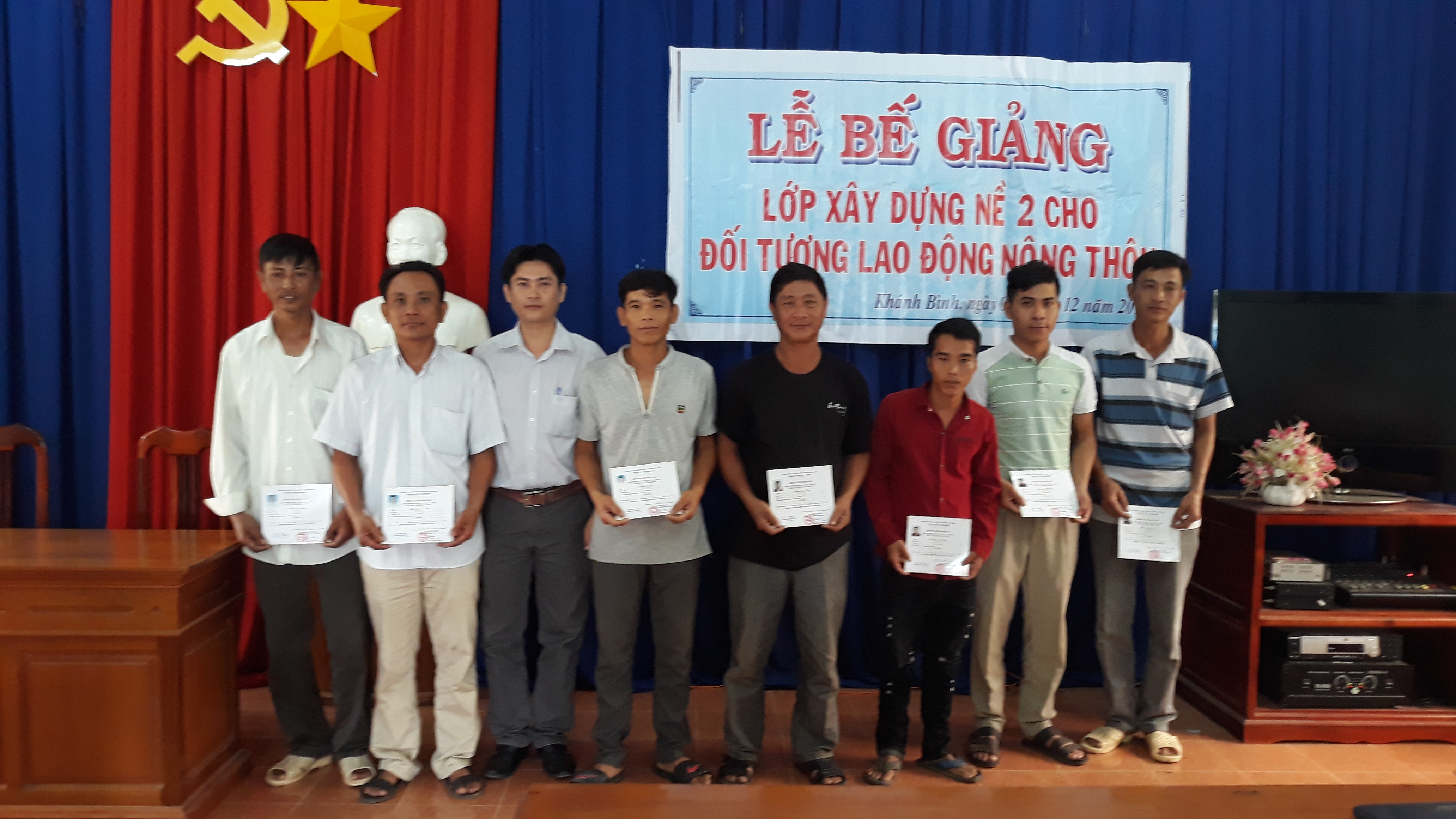 LỄ TỔNG KẾT LỚP XÂY DỰNG (NỀ) CHO ĐỐI TƯỢNG LAO ĐỘNG NÔNG THÔN XÃ KHÁNH BÌNH