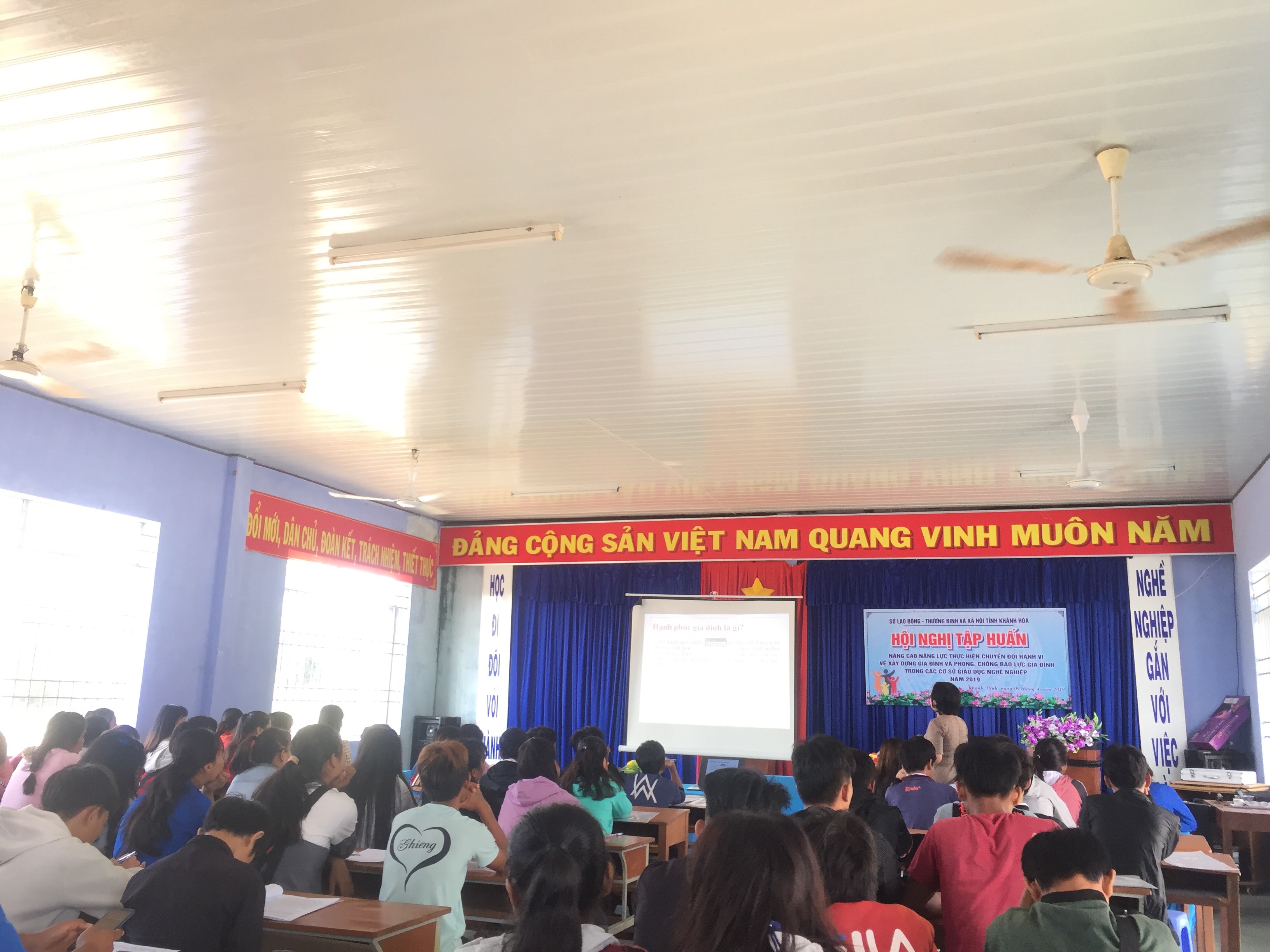 LỚP TẬP HUẤN NÂNG CAO NĂNG THỰC HIỆN CHUYỂN ĐỔI HÀNH VI VỀ XÂY DỰNG GIA ĐÌNH VÀ PHÒNG, CHỐNG BẠO LỰC GIA ĐÌNH.