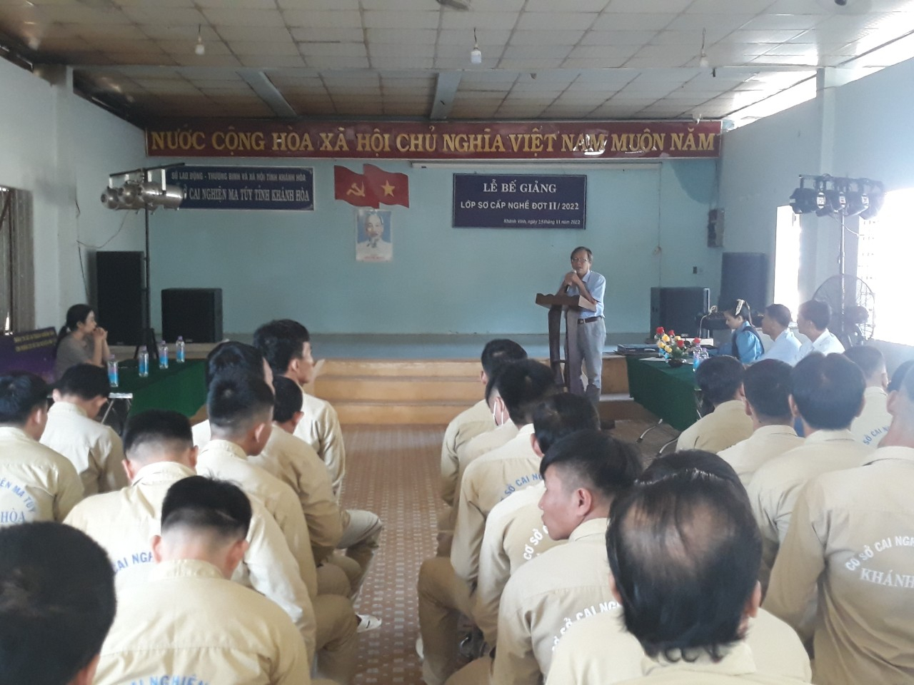 Lễ Bế giảng và cấp chứng chỉ sơ cấp nghề cho đối tượng đang cai nghiện tại Cơ sở cai nghiện ma túy tỉnh Khánh Hòa