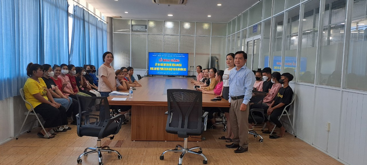 LỄ KHAI GIẢNG LỚP DẠY NGHỀ MAY CHO ĐỐI TƯỢNG LAO ĐỘNG ĐANG LÀM VIỆC TRONG DOANH NGHIỆP NHỎ VÀ VỪA