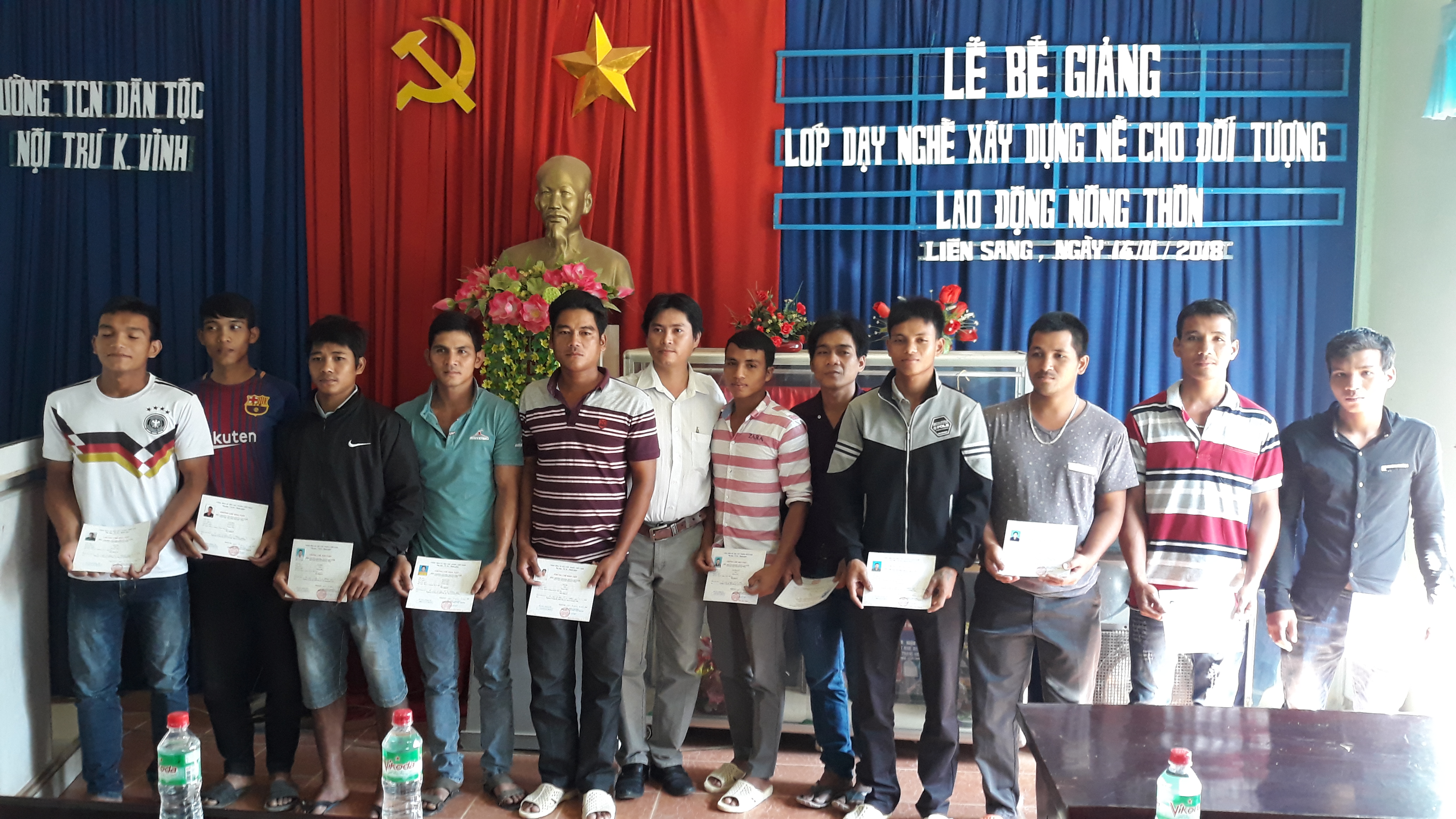 LỄ TỔNG KẾT LỚP XÂY DỰNG (NỀ) CHO ĐỐI TƯỢNG LAO ĐỘNG NÔNG THÔN XÃ LIÊN SANG