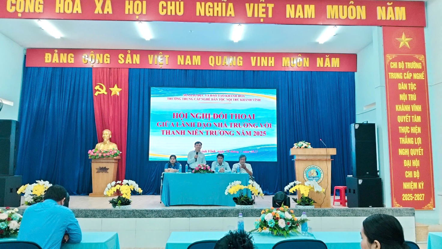 Hội nghị đối thoại giữa Lãnh đạo Trường với thanh niên Trường năm 2025